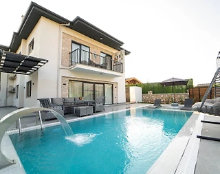 Muğla Seydikemer'de Modern Tasarımlı, Özel Havuzlu, Bahçeli Villa - 3