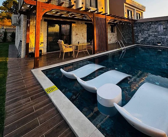 Muğla Seydikemer'de Modern Tasarımlı, Özel Havuzlu Lüks Villa - 1