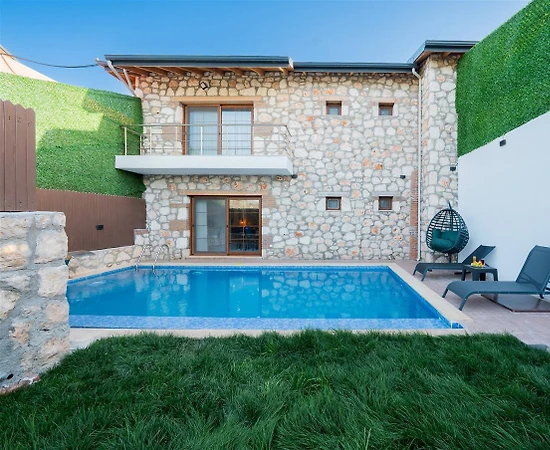 Muğla Seydikemer'de Sakin Konumda, Özel Havuzlu, Kiralık Villa - 1