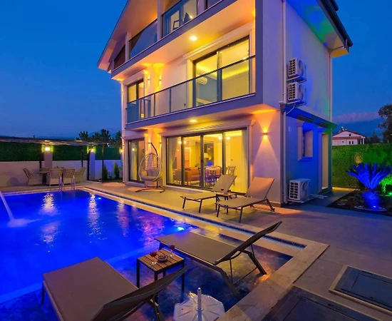 Muğla Seydikemer'de Elverişli Konumda, Özel Havuzlu, Lüks Villa - 1