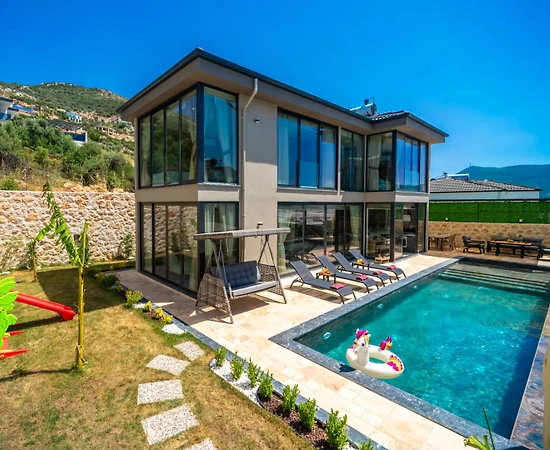 Kaş Yeşilköy'de Doğa ve Dağ Manzaralı, Özel Havuzlu, Şık Villa - 1