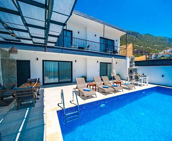 Kaş Bezirgan'da Doğa ve Deniz Manzaralı, Özel Havuzlu, Konforlu Villa - 1