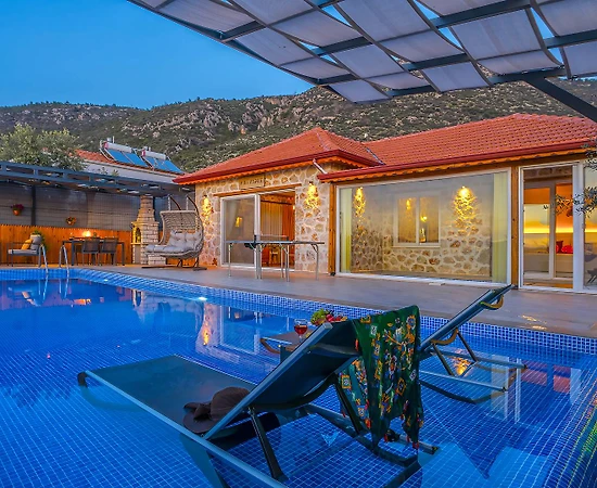Kaş Üzümlü'de Müthiş Doğa ve Deniz Manzaralı, Özel Havuzlu, Kiralık Villa - 1