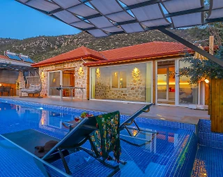 Kaş Üzümlü'de Müthiş Doğa ve Deniz Manzaralı, Özel Havuzlu, Şık Villa - 1