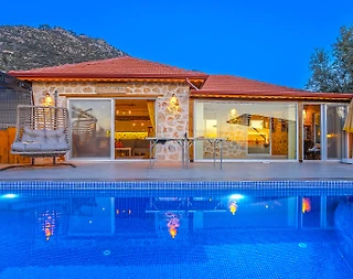 Kaş Üzümlü'de Müthiş Doğa ve Deniz Manzaralı, Özel Havuzlu, Şık Villa - 2