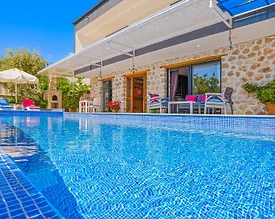 Kaş Üzümlü'de Modern Tasarımlı, Açık ve Kapalı Havuzlu, Balayı Villası - 2