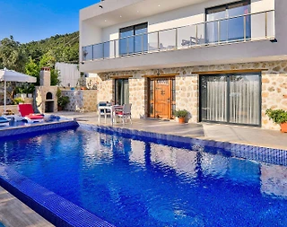 Kaş Üzümlü'de Modern Tasarımlı, Açık ve Kapalı Havuzlu, Balayı Villası - 1