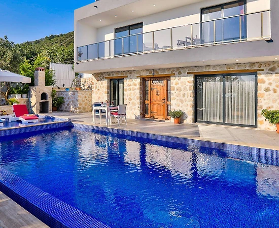 Kaş Üzümlü'de Modern Tasarımlı, Açık ve Kapalı Havuzlu, Balayı Villası - 1