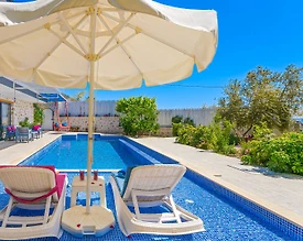 Kaş Üzümlü'de Modern Tasarımlı, Açık ve Kapalı Havuzlu, Balayı Villası - 3