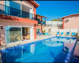 Kaş İslamlar'da Geniş Alanlara Sahip, Özel Havuzlu, Konforlu Villa - 1