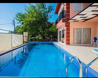 Kaş İslamlar'da Geniş Alanlara Sahip, Özel Havuzlu, Konforlu Villa - 3