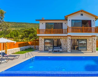 Kaş Hacıoğlan'da Geniş Bahçe İçerisinde, Özel Havuzlu, Lüks Taş Villa - 1