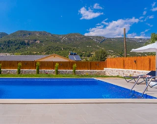 Kaş Hacıoğlan'da Geniş Bahçe İçerisinde, Özel Havuzlu, Lüks Taş Villa - 4