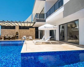 Kaş Bezirgan'da Merkeze Yakın, Isıtmalı Havuzlu, Ferah Villa - 2