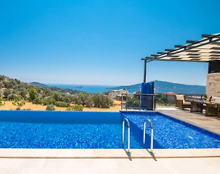 Kaş Bezirgan'da Merkeze Yakın, Isıtmalı Havuzlu, Ferah Villa - 4