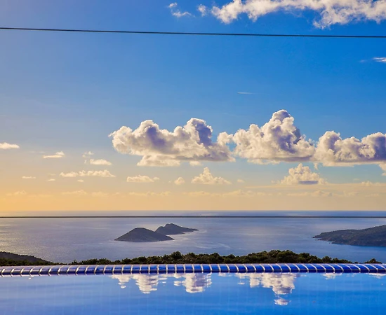 Kaş Bezirgan'da Muhteşem Deniz Manzaralı, Jakuzili Balayı Villası - 1