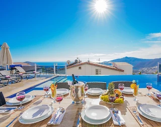 Kalkan Kördere'de Muhteşem Deniz Manzaralı, Özel Havuzlu, Lüks Villa - 2