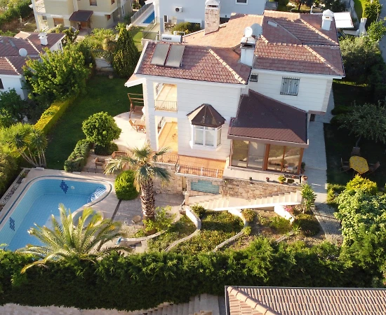 Kuşadası Karaova'da Denize Yakın Konumda, Özel Havuzlu, Lüks Villa - 1