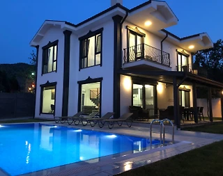 Sakarya Sapanca'da Geniş Bahçeli, Özel Havuzlu, Lüks Villa - 1