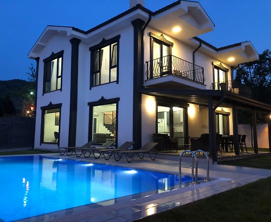 Sakarya Sapanca'da Geniş Bahçeli, Özel Havuzlu, Lüks Villa - 1