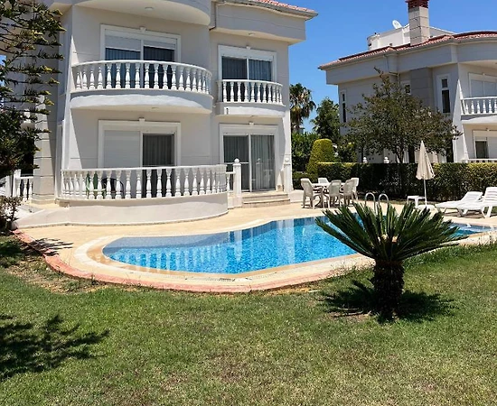 Serik Kadriye'de Site İçerisinde, Özel Havuzlu, 8 Kişilik Villa - 1