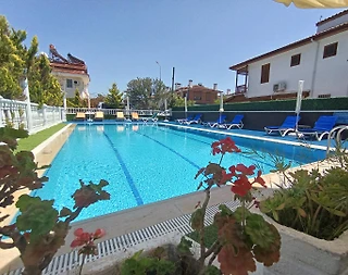 Fethiye Foça'da Merkezi Konumda, Ortak Havuzlu, Konforlu Apart - 1