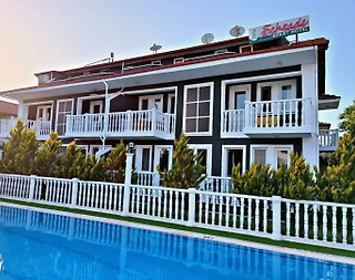 Fethiye Foça'da Merkezi Konumda, Ortak Havuzlu, Konforlu Apart - 3