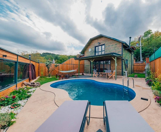 Sapanca Nailiye'de Çekirdek Ailelere Uygun, Özel Havuzlu, Kiralık Bungalov - 1