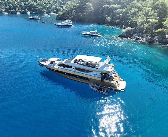 Fethiye Göcek'te Eşsiz Maviliklerde, 5 Kabinli, Modern Motoryat - 1