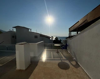 Kuşadası Güzelçamlı'da Denize Yakın, Merkezi Konumda, Kiralık Tripleks - 1