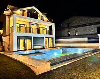 Fethiye Ölüdeniz'de Modern Tasarımlı, Özel Havuzlu, 4+1 Kiralık Villa - 1