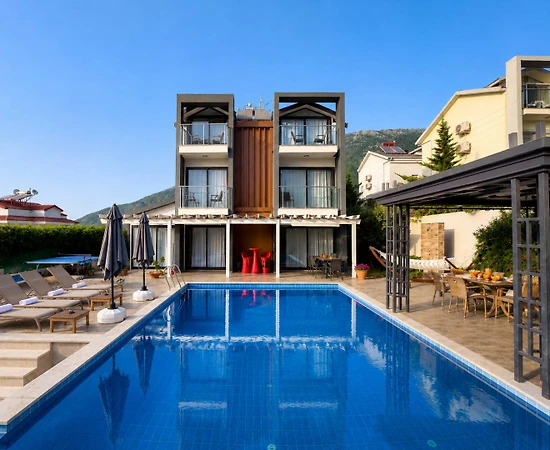 Fethiye Ölüdeniz'de Geniş Bahçeli, Özel Havuzlu, 4+1 Villa - 1
