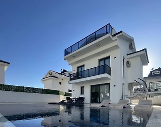 Fethiye Ölüdeniz'de Merkezi Konumda, Özel Havuzlu, Bahçeli Villa - 1