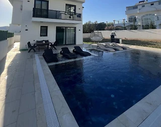 Fethiye Ölüdeniz'de Merkezi Konumda, Özel Havuzlu, Bahçeli Villa - 3