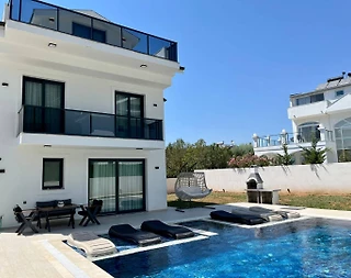 Fethiye Ölüdeniz'de Merkezi Konumda, Özel Havuzlu, Bahçeli Villa - 4