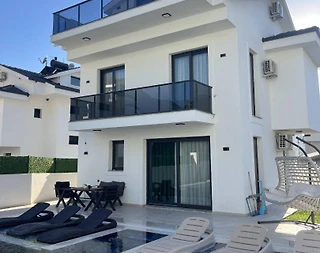 Fethiye Ölüdeniz'de Merkezi Konumda, Özel Havuzlu, Bahçeli Villa - 2