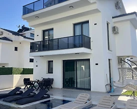 Fethiye Ölüdeniz'de Merkezi Konumda, Özel Havuzlu, Bahçeli Villa - 2