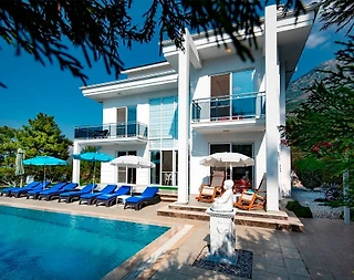 Fethiye Ölüdeniz'de Geniş Ailelere Uygun, Özel Havuzlu, Modern Villa - 1