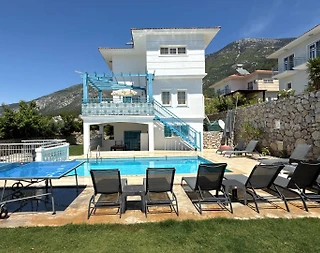 Ölüdeniz Ovacık'ta Merkeze Yakın Konumda, Özel Havuzlu, Konforlu Villa - 1