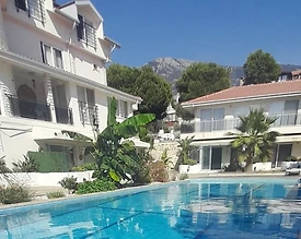 Fethiye Ölüdeniz'de Merkezi Konumda, Ortak Havuzlu, Konforlu Apart - 2