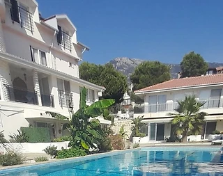 Fethiye Ölüdeniz'de Merkezi Konumda, Ortak Havuzlu, Konforlu Apart - 2