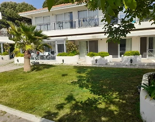 Fethiye Ölüdeniz'de Merkezi Konumda, Ortak Havuzlu, Konforlu Apart - 1