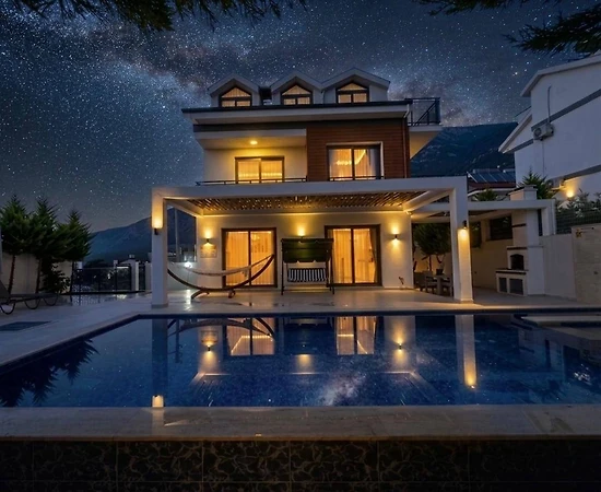 Fethiye Ölüdeniz'de Geniş Ailelere Uygun, Özel Havuzlu, 4+1 Villa - 1