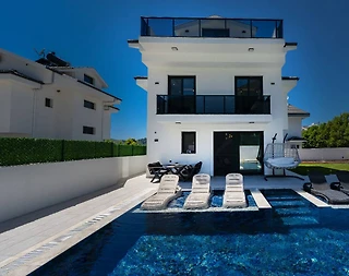 Fethiye Ölüdeniz'de Modern Tasarımlı, Özel Havuzlu, 3+1 Villa - 1