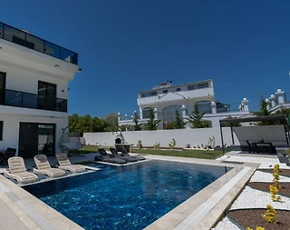 Fethiye Ölüdeniz'de Modern Tasarımlı, Özel Havuzlu, 3+1 Villa - 2