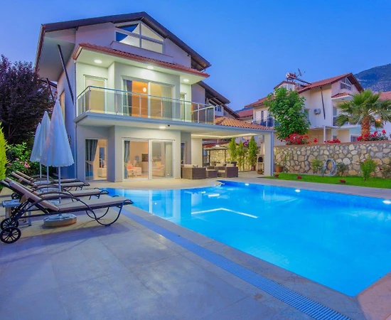 Fethiye Ölüdeniz'de Modern Mimarili, Özel Havuzlu, 4+1 Villa - 1
