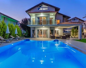 Fethiye Ölüdeniz'de Modern Mimarili, Özel Havuzlu, 4+1 Villa - 2