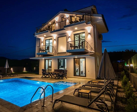 Fethiye Ölüdeniz'de Geniş Alanlara Sahip, Özel Havuzlu, Kiralık Villa - 1