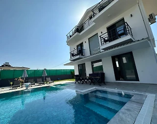 Fethiye Ölüdeniz'de Geniş Alanlara Sahip, Özel Havuzlu, Şık Villa - 3