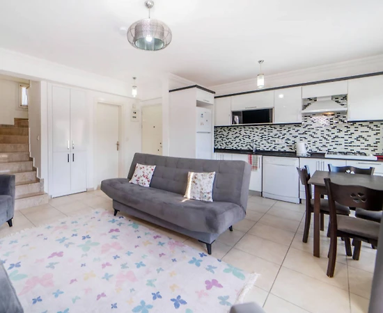 Fethiye Ölüdeniz'de Çekirdek Ailelere Uygun, Ortak Havuzlu, Kiralık Apart - 1